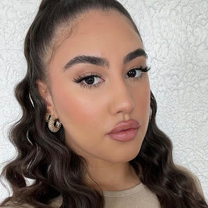 Meet your Posher, Iris